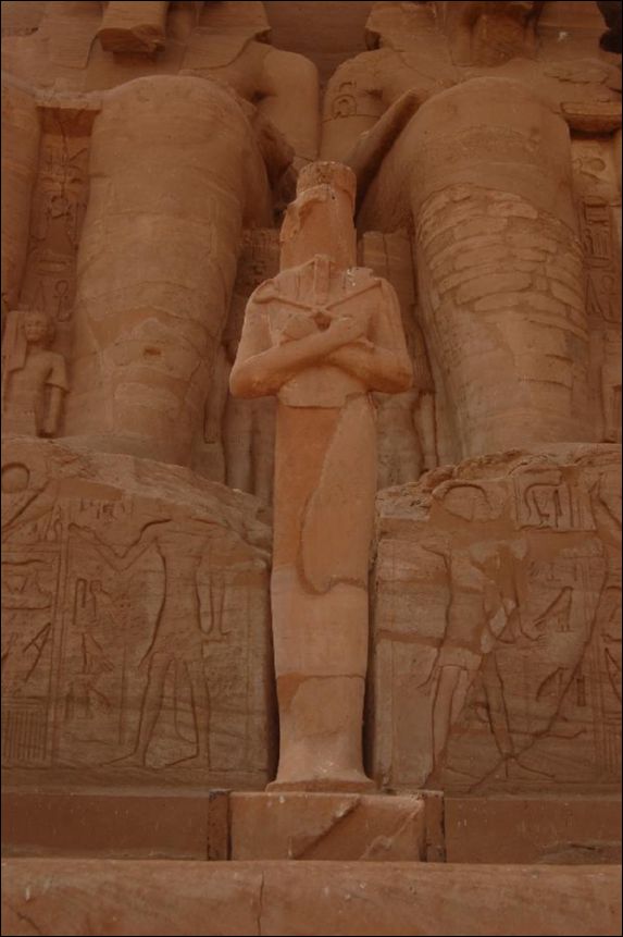 <i><b>Abu Simbel-049</b></i>